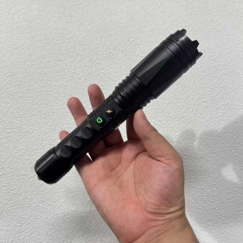 黑鹰W-04电击器防身电棍铝合金材质阳极氧化工艺附带尼龙布套及破窗锥